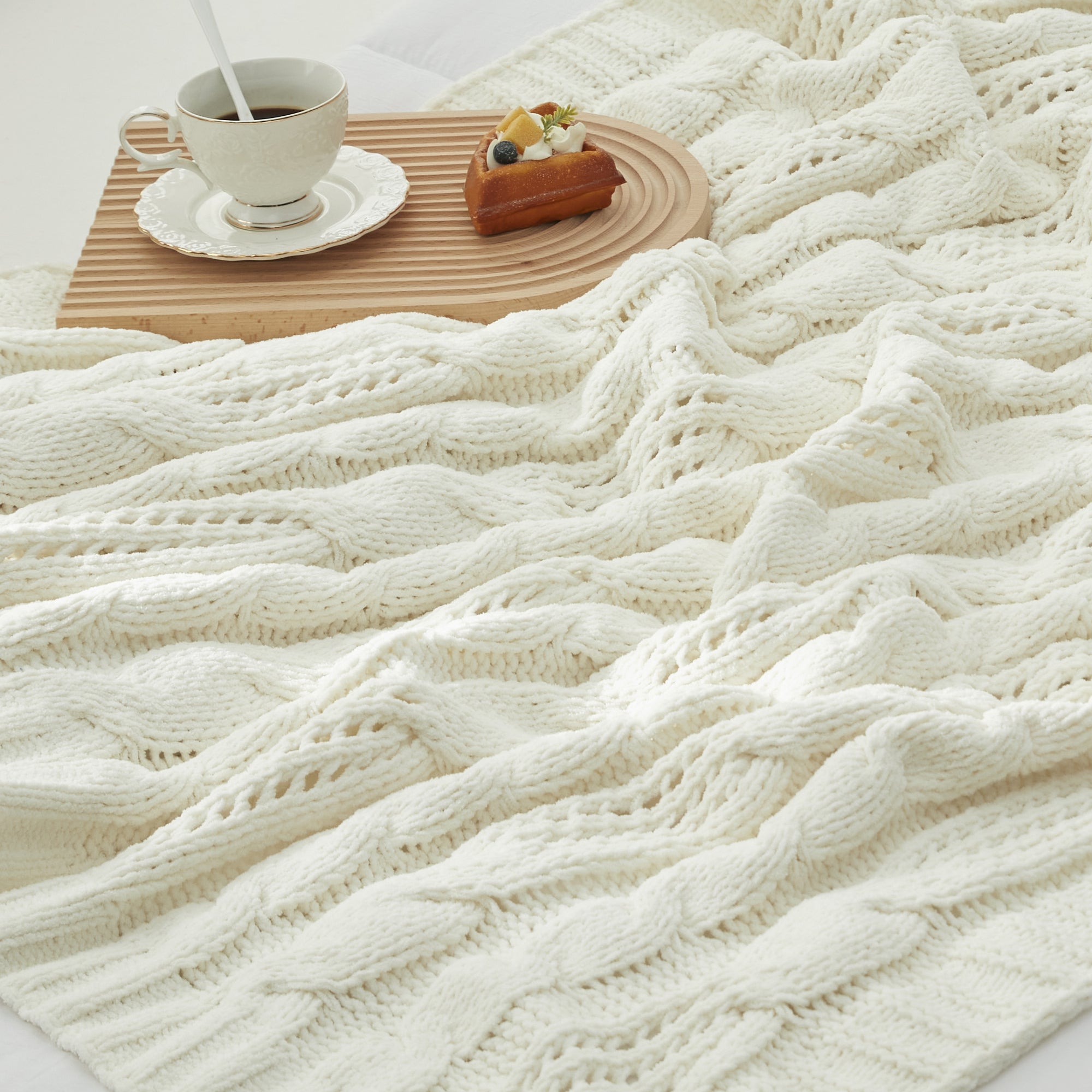 Cable Knitted Throw Blanket-Ivory